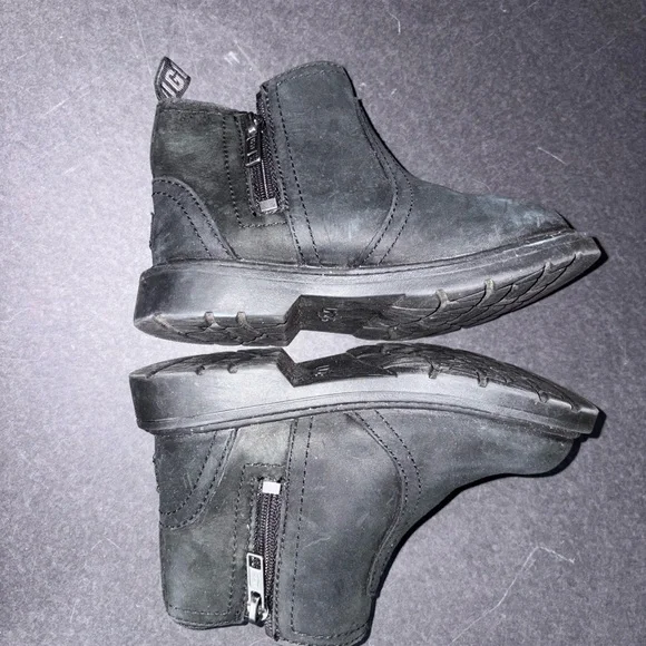 UGG Black Kids Boots - Picture 2 of 5